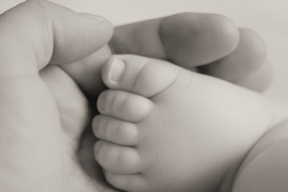 Neonato in pericolo a Roma