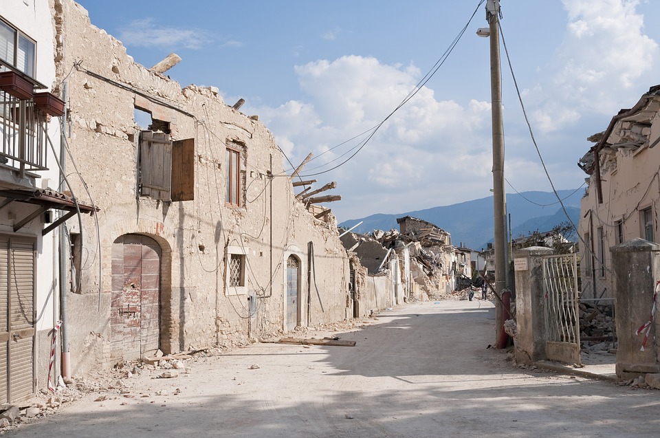 Terremoto Amatrice: crolla la parte destra della Chiesa, paura tra i cittadini