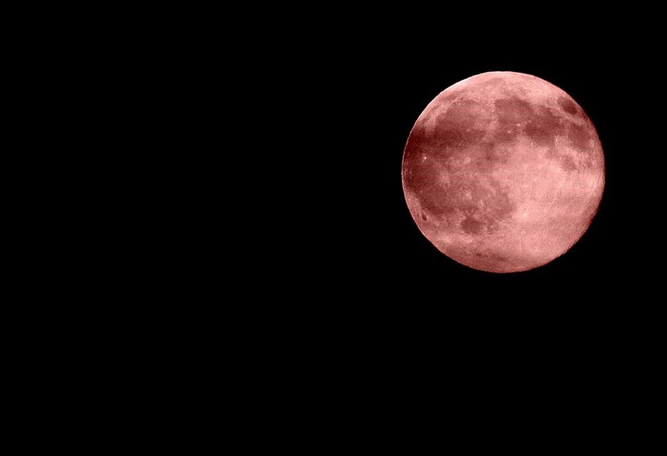 Eclissi lunare: nella notte tra il 27 e il 28 luglio la luna si tingerà di rosso