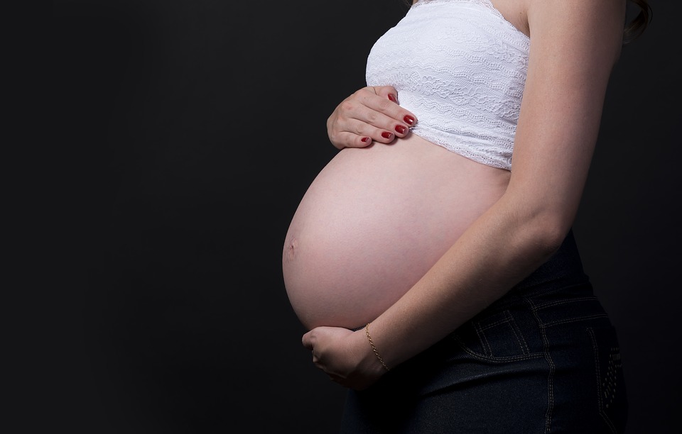 Tina Cipollari incinta: la notizia è stata smentita dall’opinionista