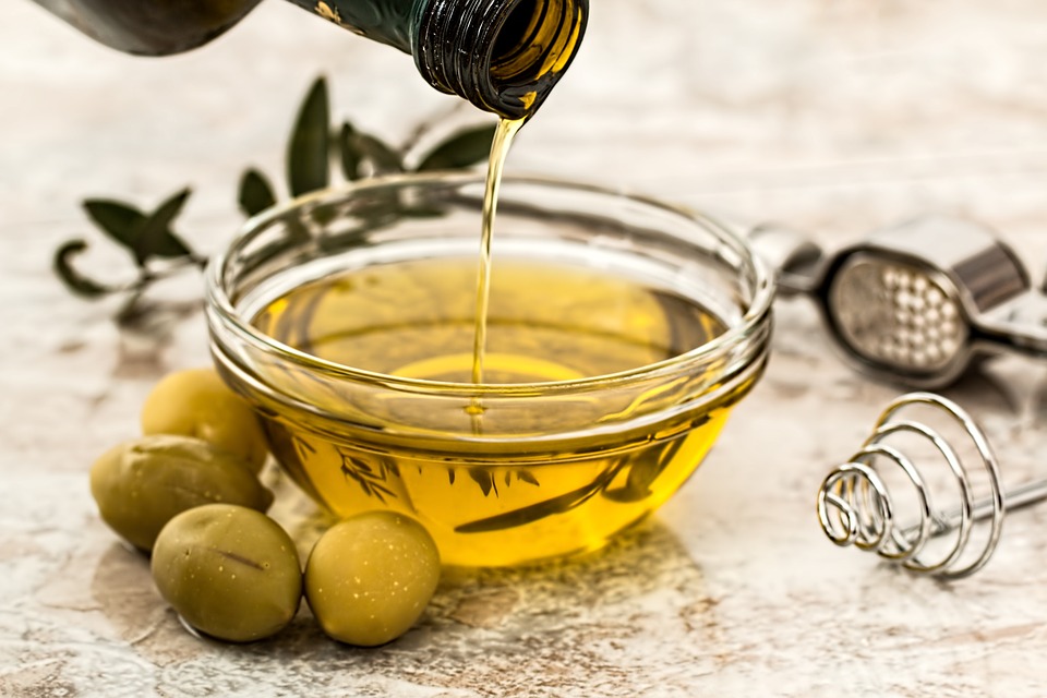 Olio d’oliva etichetta: è opportuno prestare la massima attenzione