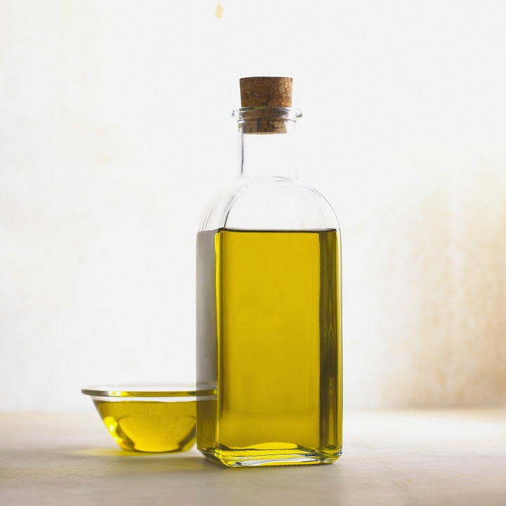Olio d’oliva: attenzione a quello non extravergine venduto a prezzi spropositati