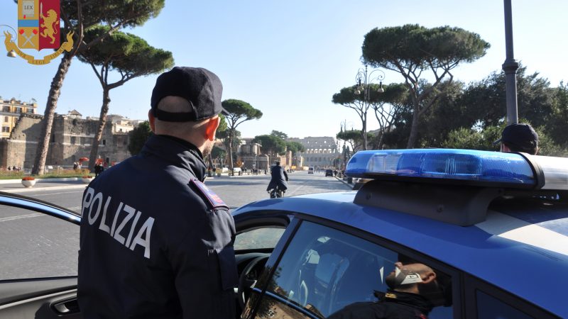 Donna romana: estorceva denaro a un tassista e lo rapinava