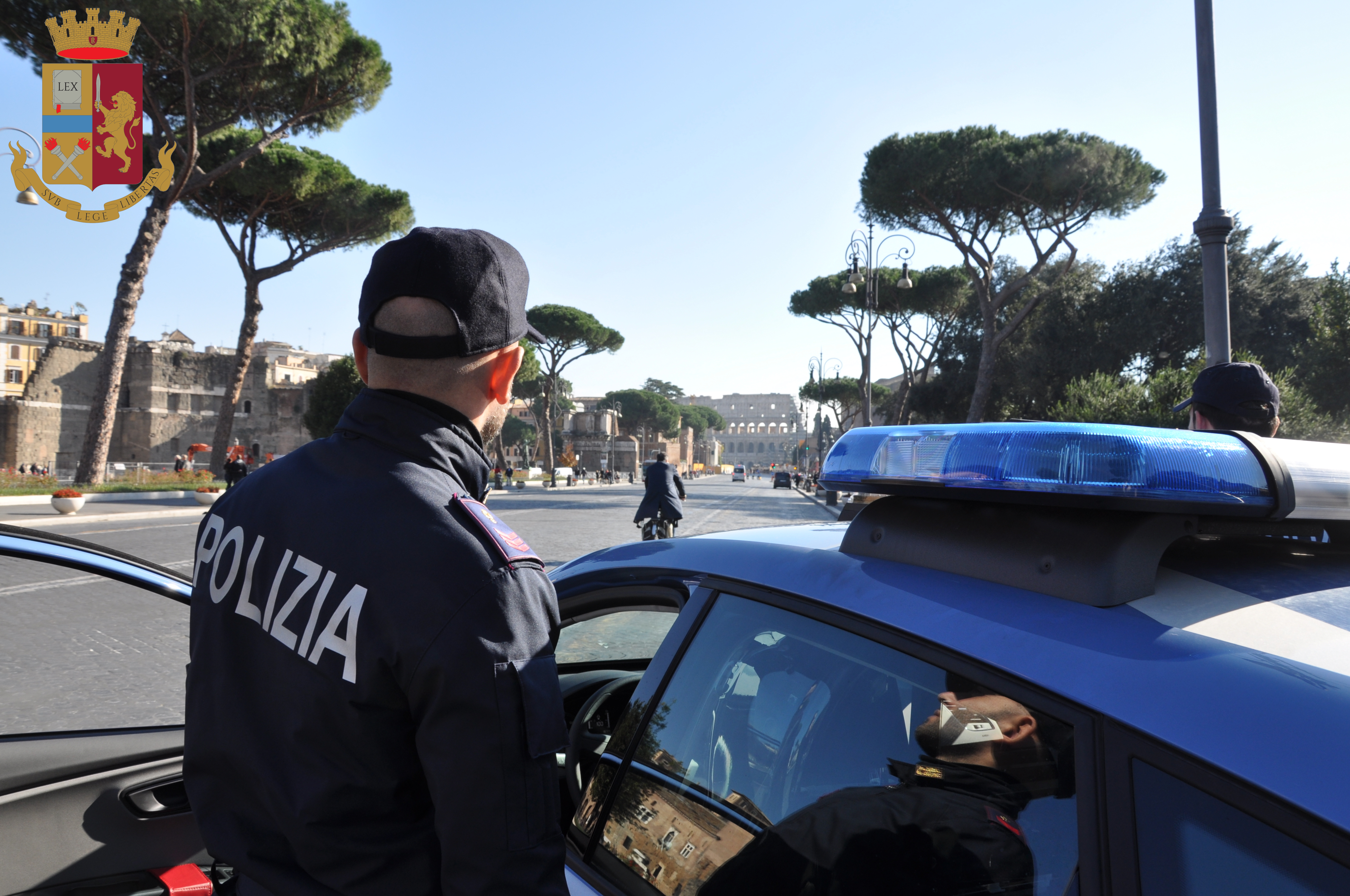 Donna romana: estorceva denaro a un tassista e lo rapinava