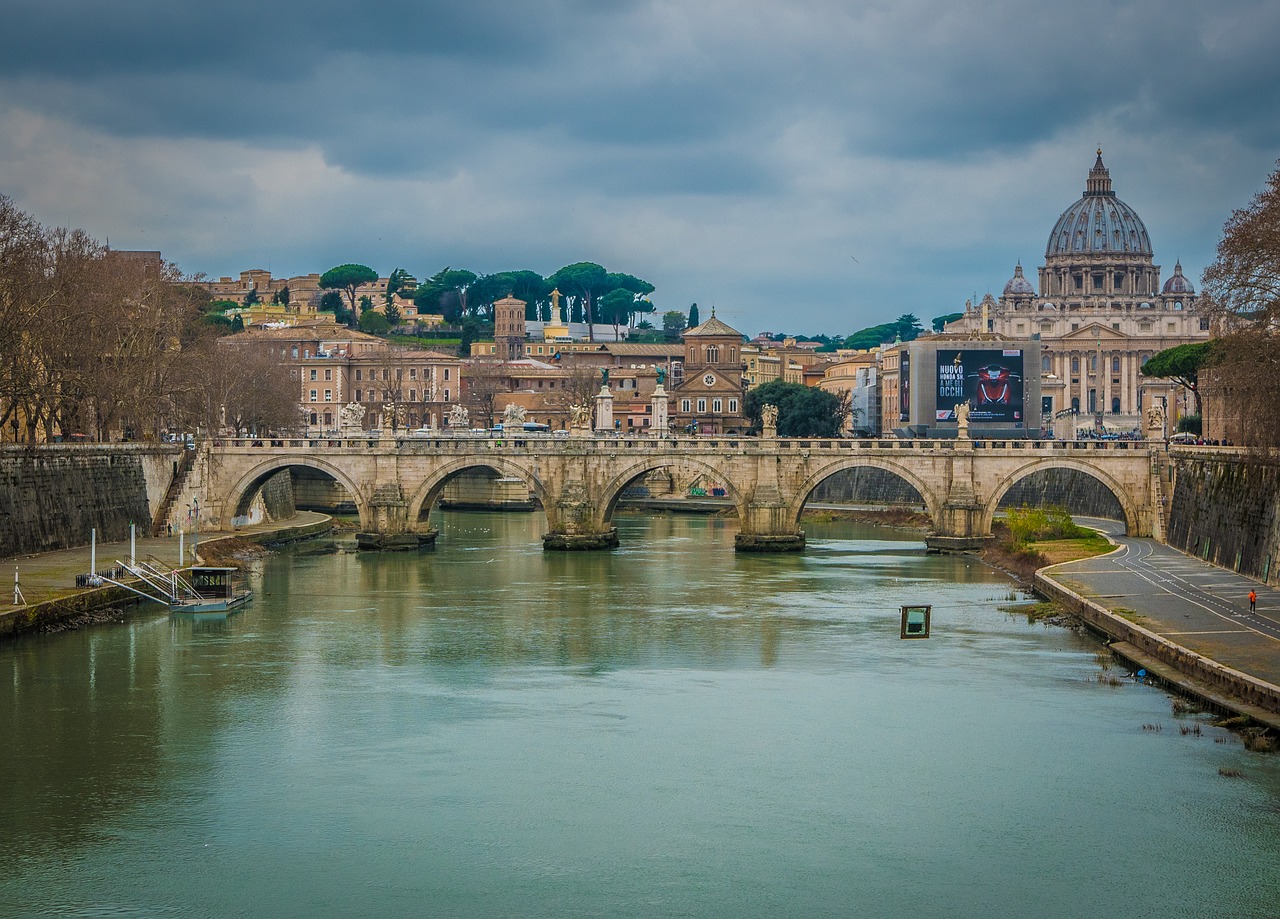 Roma, allagamenti e Tevere sorvegliato